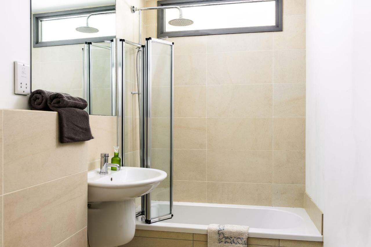 Lancing Beach Apartment. Kültér fotó